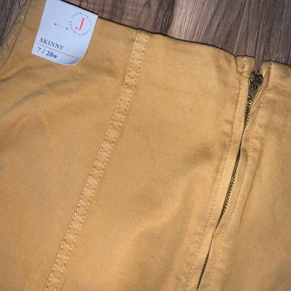 Mini skirt - Picture 2 of 2